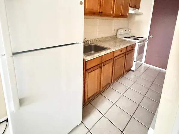 393 Mill Rock Rd, Hamden, CT