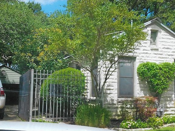 Driveway with automatic security gate, plenty of parking, carport