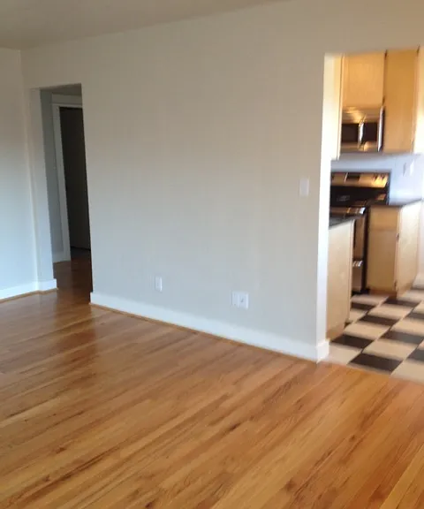 Lombardy Apartments — Photo 35