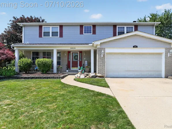 14838 Williams Ct, Gibraltar, MI 48173