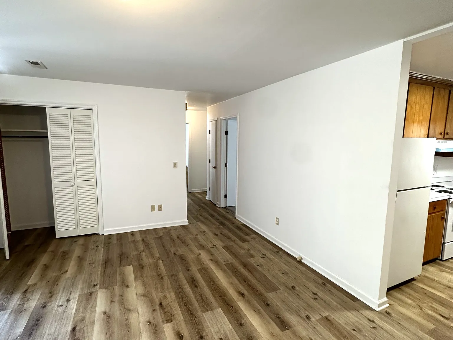 3 bed, 1000 sqft, $1,420 — Photo 4