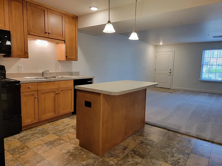 130 Tom Ave #F — Photo 8