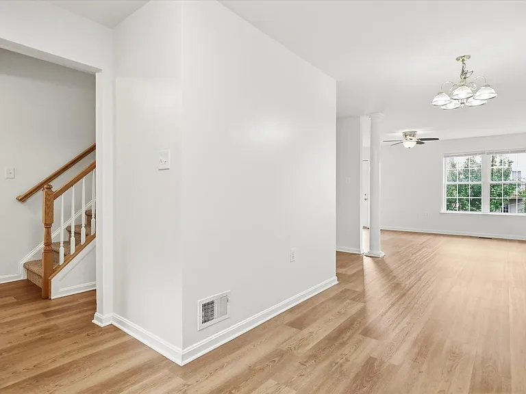 32 Mabel Ln — Photo 7