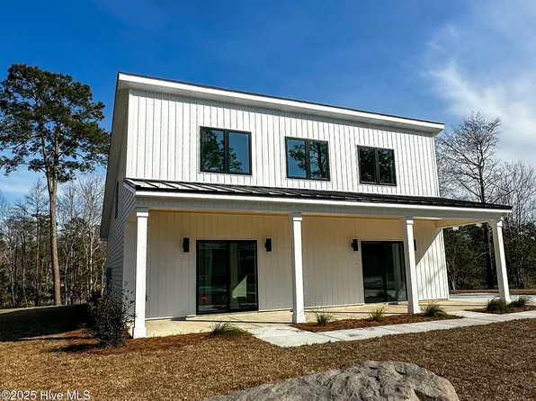 37 Tide Landing Court, Hampstead, NC 28443