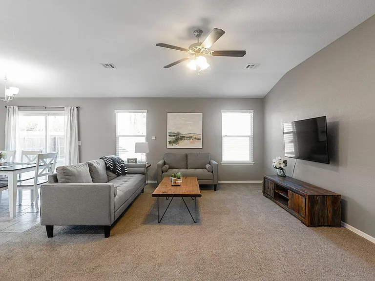 3308 W Charlotte St — Photo 5