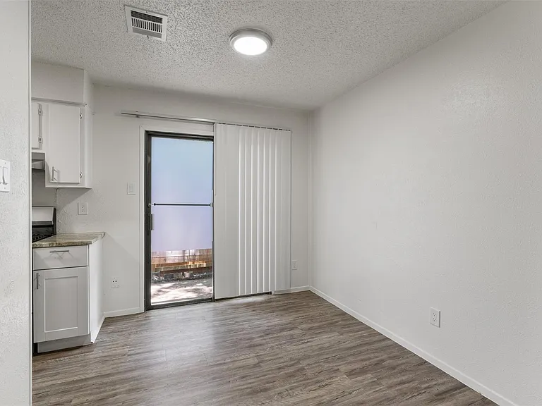 11411 Walnut Ridge Dr #B — Photo 5