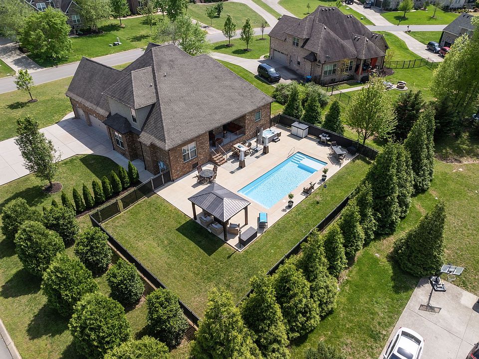 1st image of 804 Twin View Dr