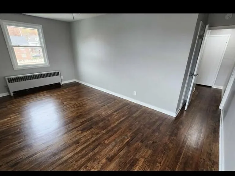 1059 Midland Ave — Photo 10