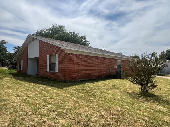 1323-1325 N Mary St, Comanche, TX 76442