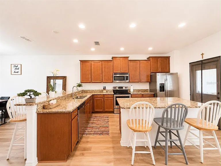 12820 Strode Ln — Photo 10