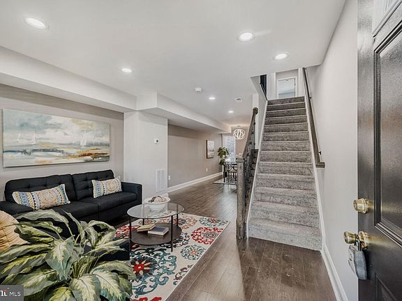 5th image of 4003 Woodridge Rd