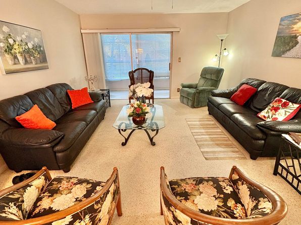 19 Golfs Edge APT F