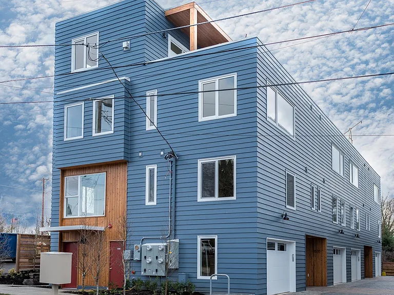 Eight new, well lit, 2100 sq ft town homes near park, Max Light Rail and Mississippi District (garage optional)