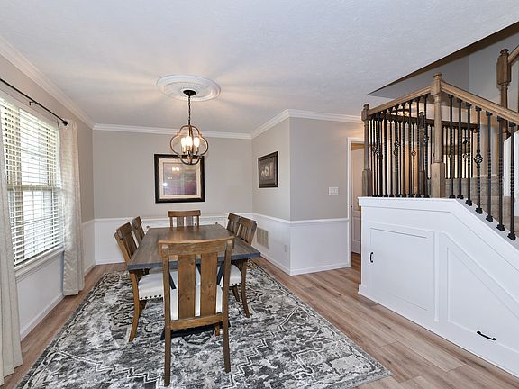 3rd image of 2628 Rollingwood Cir
