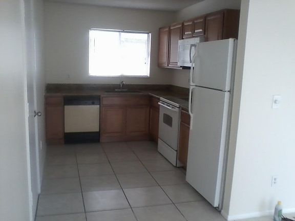 5th image of 2001 SE West Dunbrooke Cir