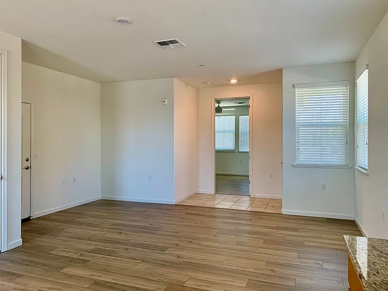 1900 Monroe Ct #100 — Photo 8