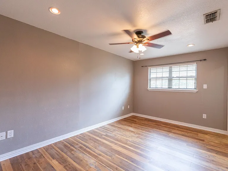 3902 Karen Dr — Photo 23