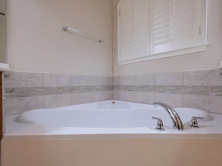 165 Lady Bird Ln — Photo 33