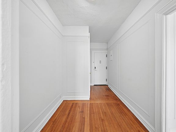 4th image of 930 Ogden Ave #65