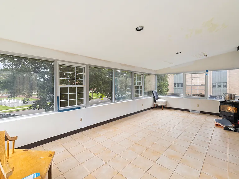61 Glenwood Rd — Photo 11
