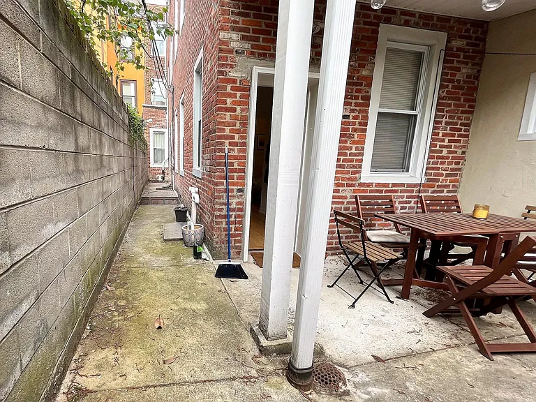 317 S 6th St #1R — Photo 6