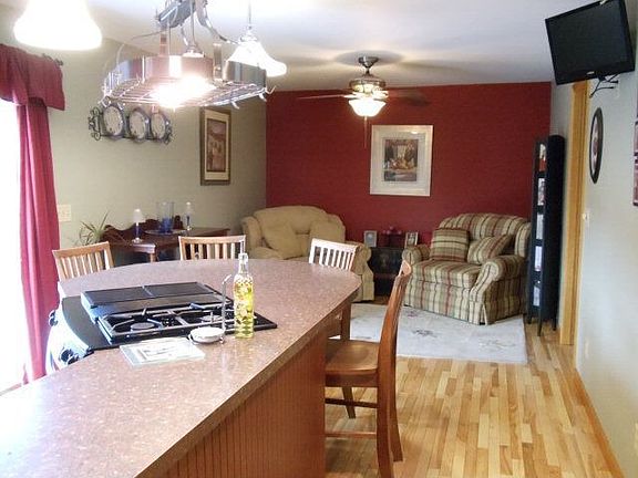 3rd image of 287 Coleman Ave