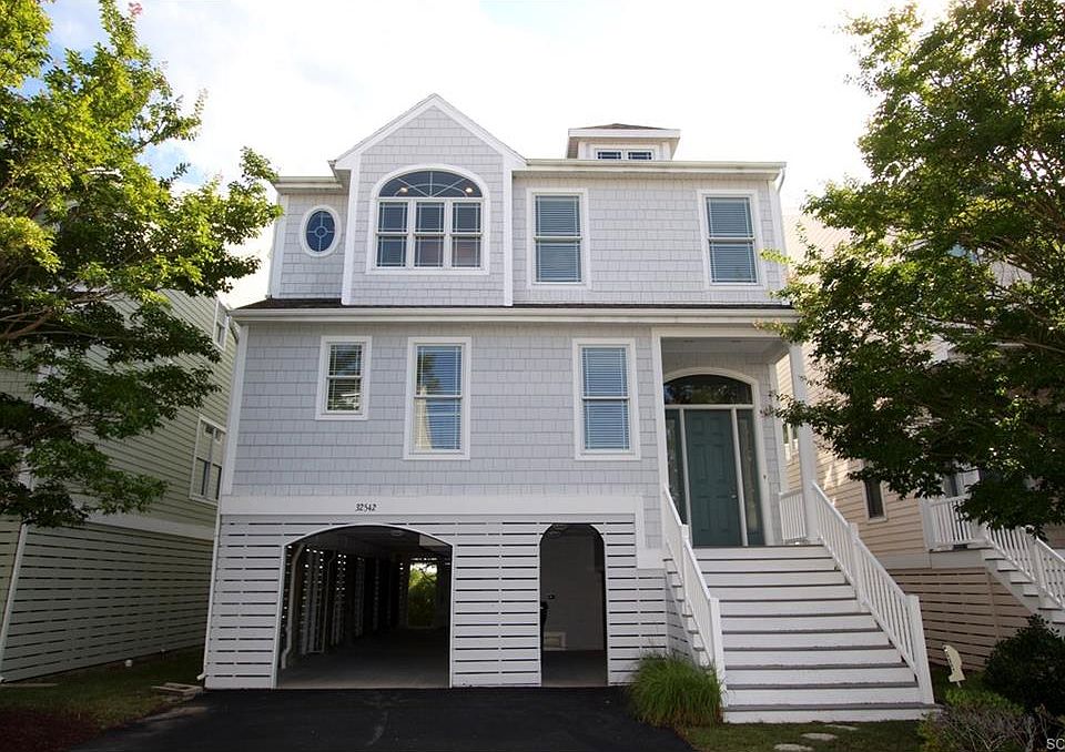 1st image of 32542 Heron Cir #4