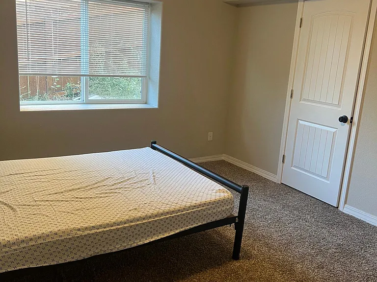 1259 Livingston Ave — Photo 5