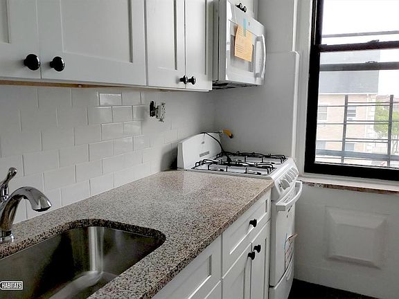 2nd image of 12010 Rockaway Beach Blvd APT 308