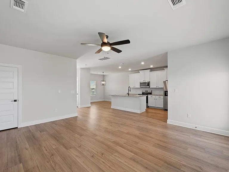 9517 Balmy Ln — Photo 6