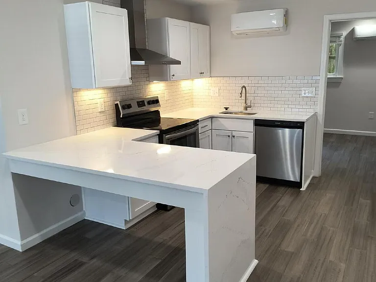 1309 Hudson Ave #B4 — Photo 4