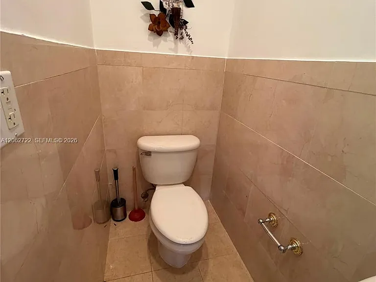1027 Euclid Ave #2 — Photo 10
