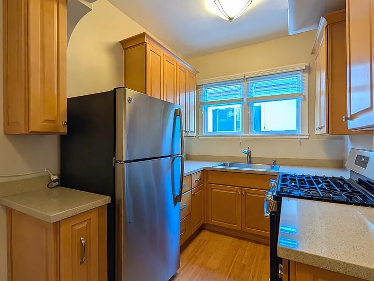 2427 Hilgard Ave — Photo 20