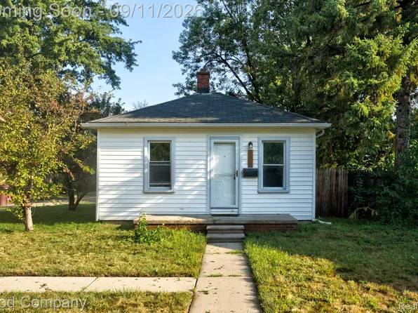 7239 Stephens Rd, Center Line, MI 48015