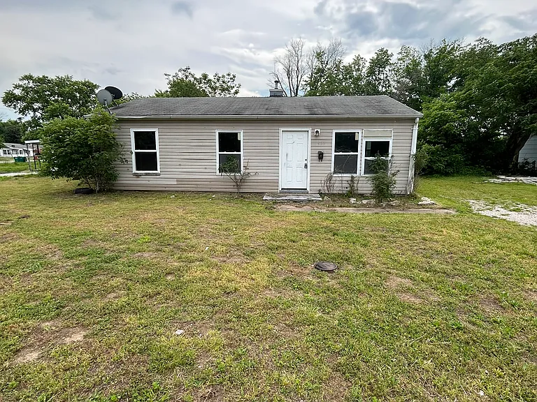 523 Saint Paul Dr — Photo 1