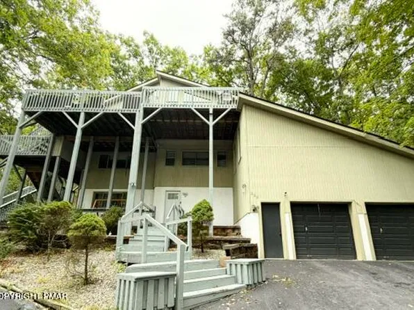 322 Brentwood Dr, Bushkill, PA 18324