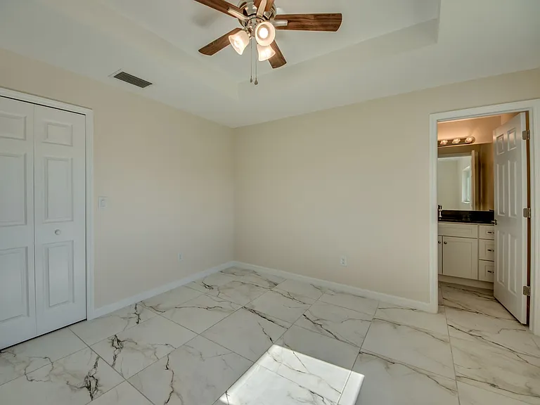 3419-3421 SW 15th Pl — Photo 7