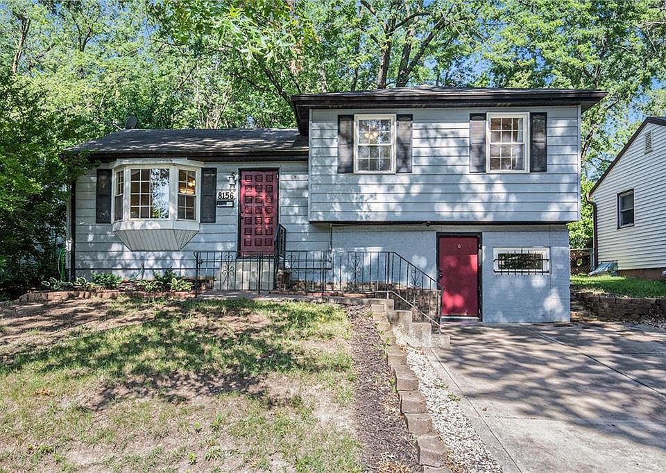 1st image of 8156 NE San Rafael Dr