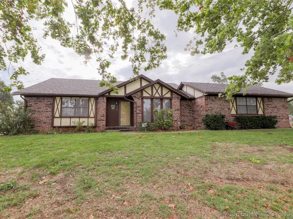 4913 S Spruce Dr, Sand Springs, OK 74063