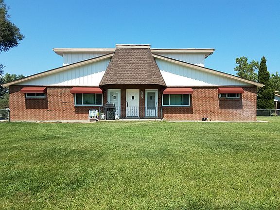 This unit is on the left side. Huge lawn!