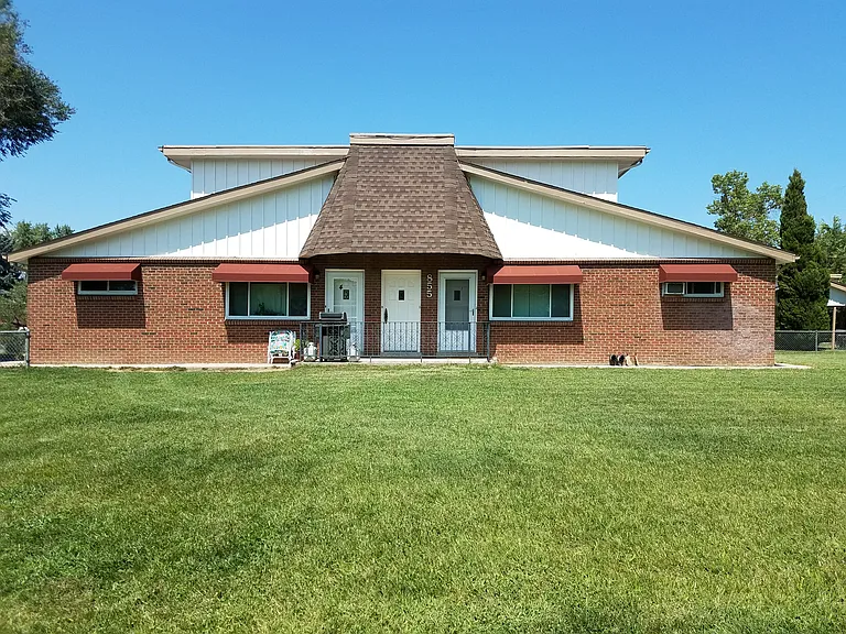 This unit is on the left side. Huge lawn!