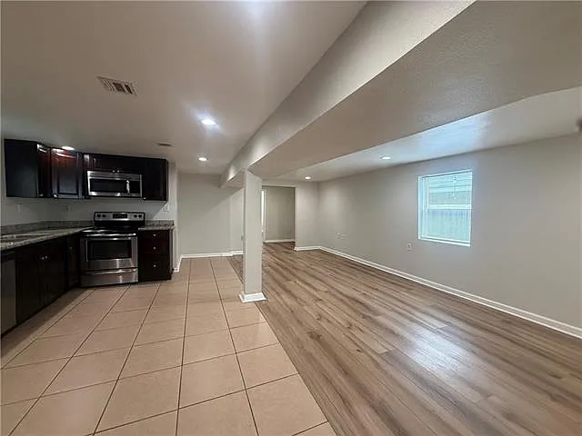 2 bed, 1.0 bath, 1100 sqft, $1,650 — Photo 3
