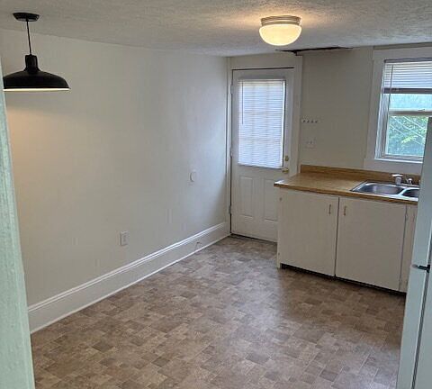 3rd image of 220 E Lee St APT 3