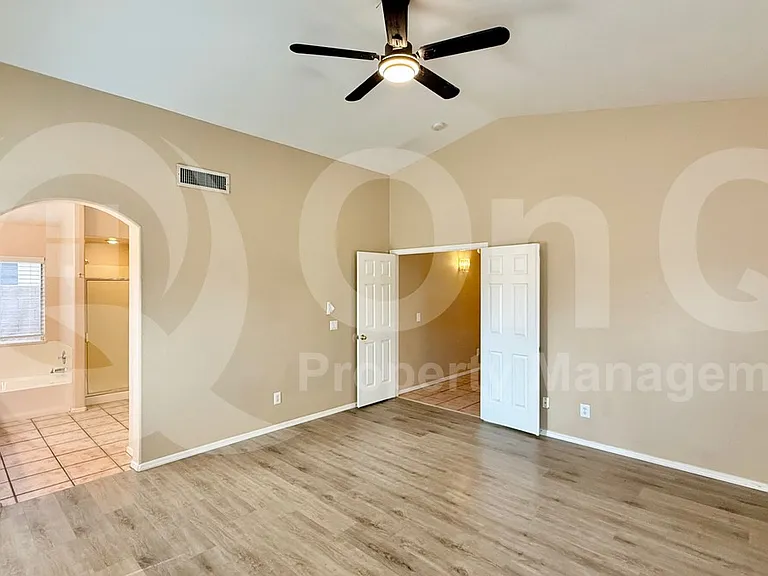 2239 E Morrow Dr — Photo 13