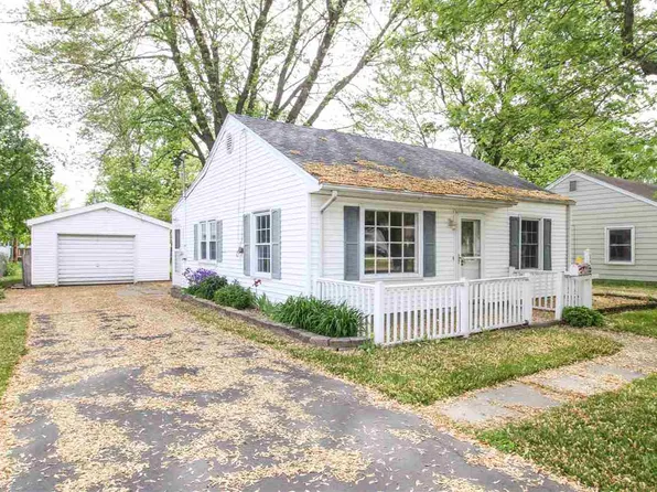 1553 Pulaski St, Lincoln, IL 62656