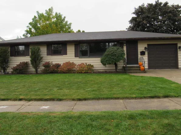 1427 Russell St, Green Bay, WI 54304