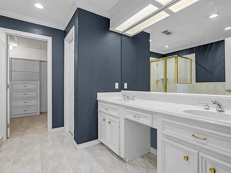 4916 Travis St — Photo 16
