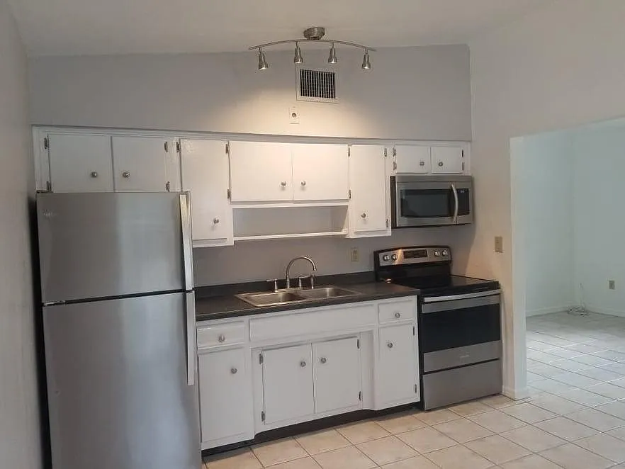 Building Photo - 1066 Philippe Pkwy #2