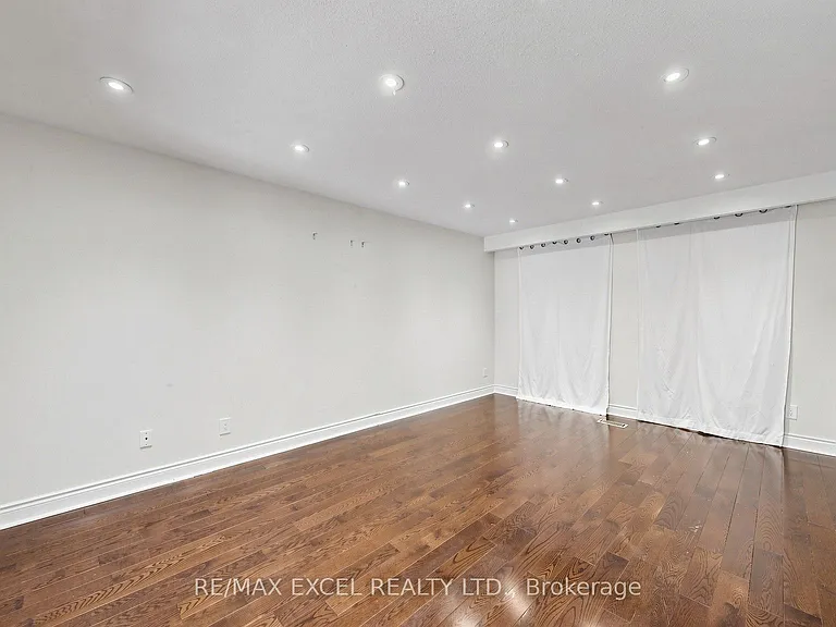 21 Mary Gapper Cres — Photo 24