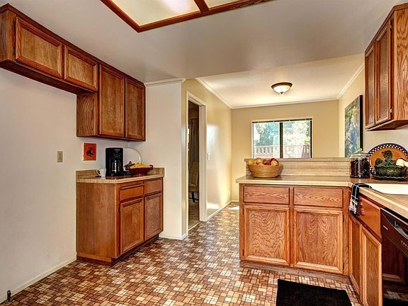 4th image of 18964 Sara Park Cir